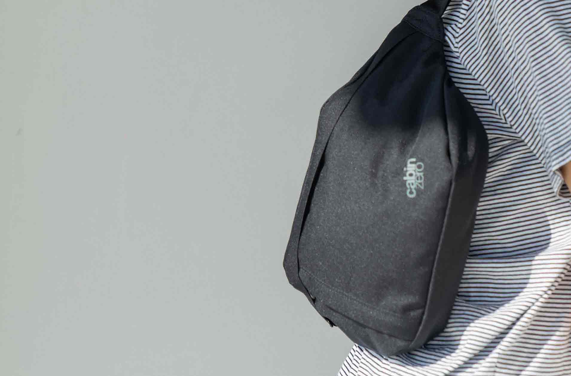 cabin zero hustle 8L ボディバッグ ブラック Hustle Bags | Bum Bags | CABINZERO